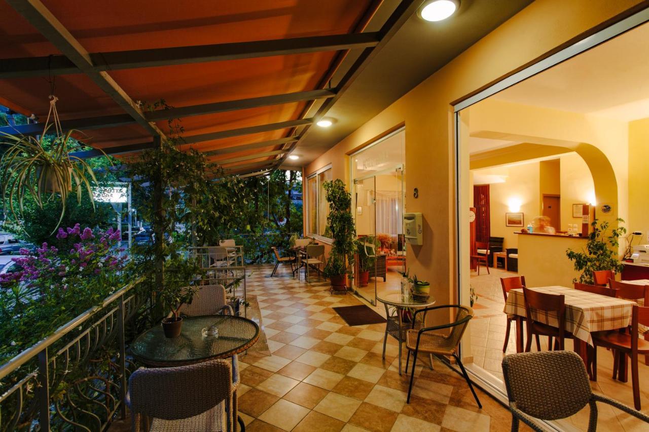 Hotel Loula Rooms And Apartments カメナブルナ エクステリア 写真