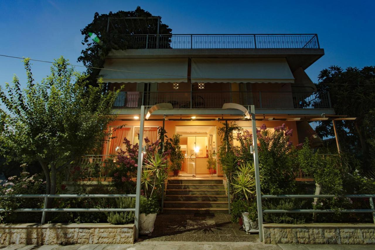 Hotel Loula Rooms And Apartments カメナブルナ エクステリア 写真