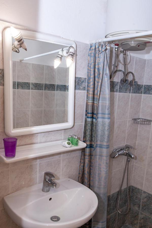 Hotel Loula Rooms And Apartments カメナブルナ エクステリア 写真
