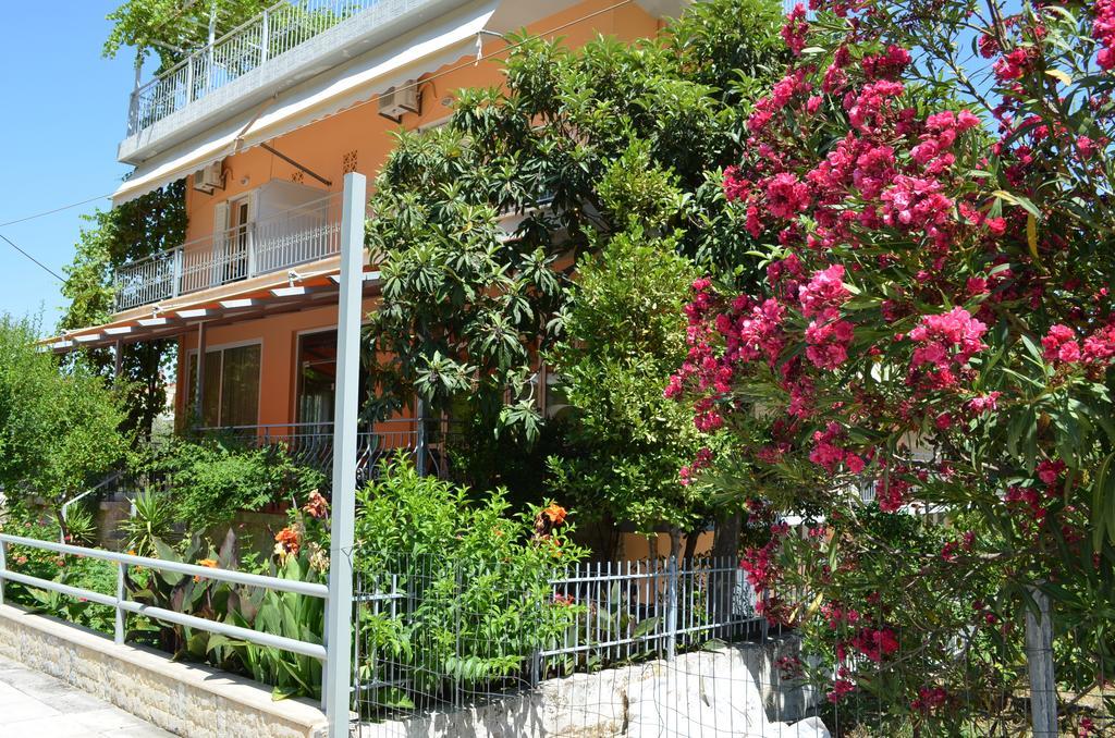 Hotel Loula Rooms And Apartments カメナブルナ エクステリア 写真